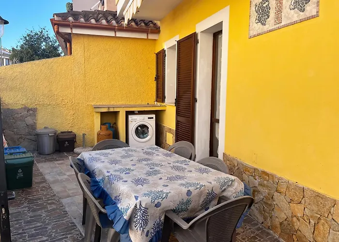 Casa Tina By La Via Del Mare Viaggi E Vacanze 펜션 *